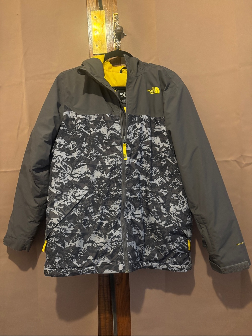 The North Face Boys' Brayden Insulated Jacket - Camo Mountains - youth XL